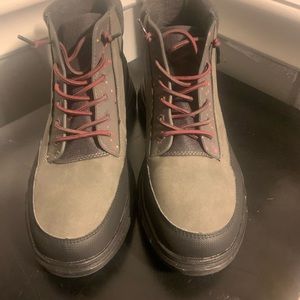 Hey dude gray suede ankle/hiking boots. Women:9 like new